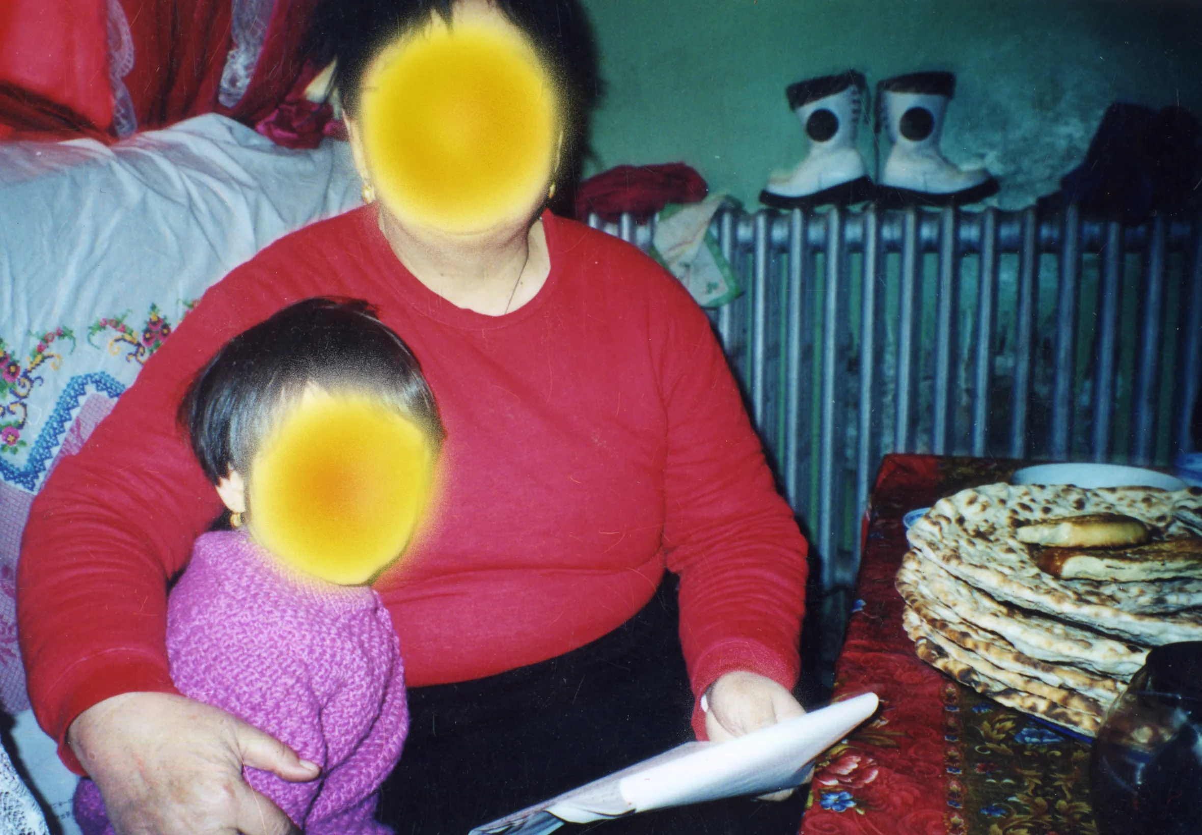 Still from the film Do You Know That I'm With You by Darya Andijan