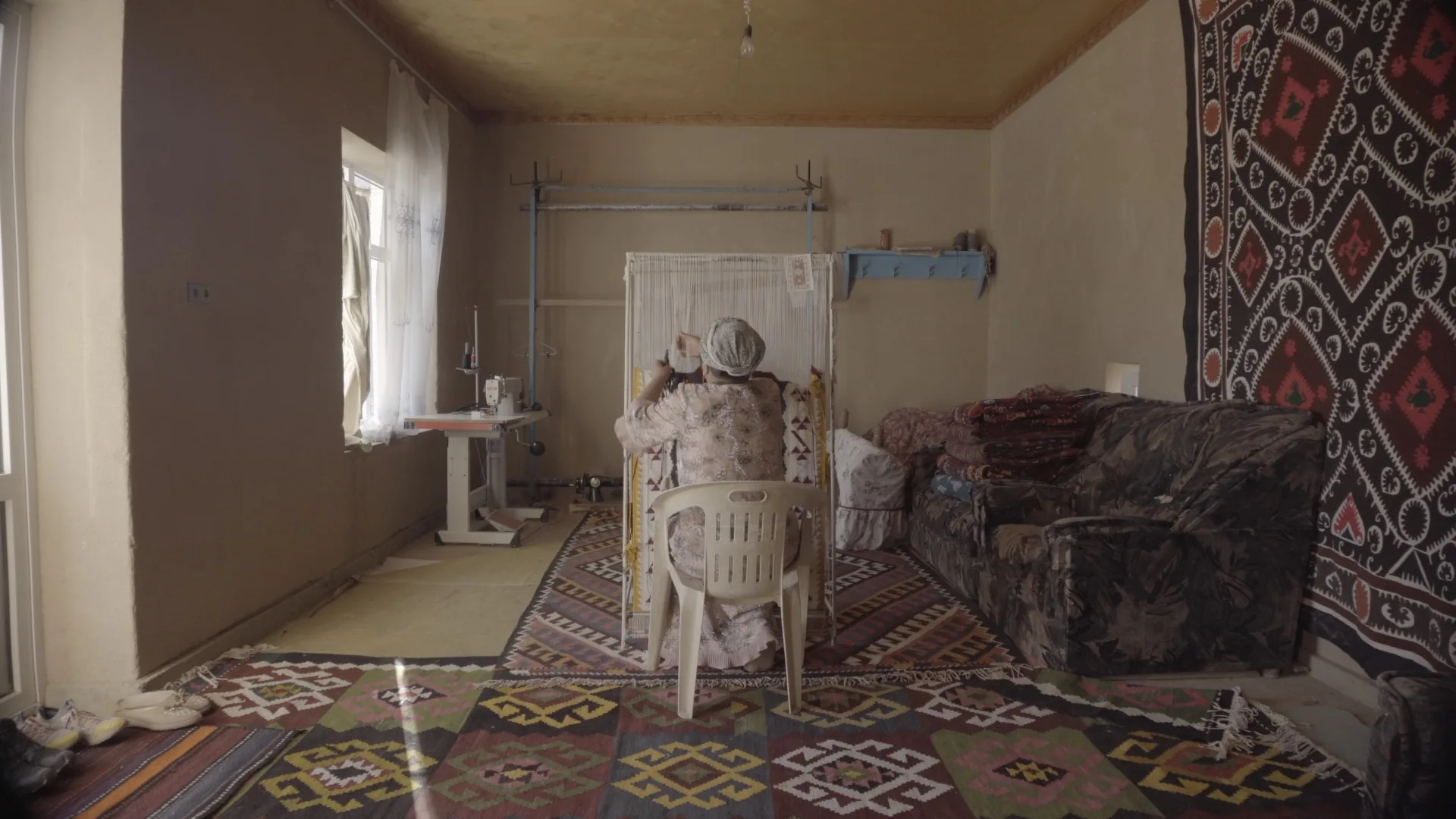 Still from the film Do You Know That I'm With You by Darya Andijan